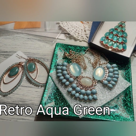 Aqua "Retro" Green Dangle earrings - Picture 6 of 9